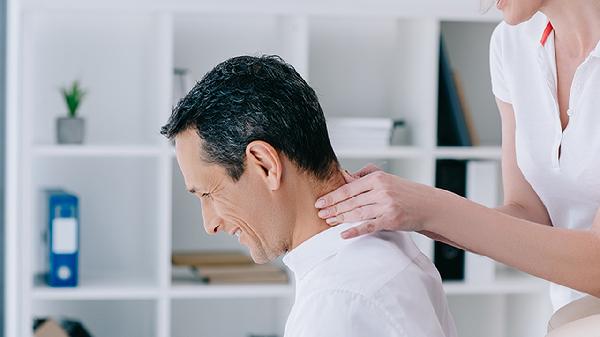 颈椎间盘突出按摩复位