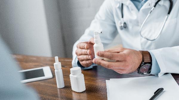 丙酸氟替卡松鼻噴霧劑怎么用