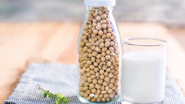 生豆浆易腹泻？隔夜豆浆不能喝？豆浆的小秘密，这就给你科学解释
