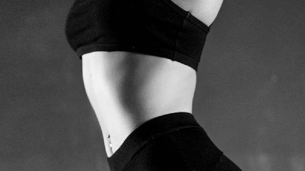 腰腹部脂肪变多了？3个方法避免出现大肚腩，5个方法让腰围减10cm