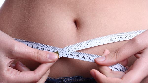 腰腹部脂肪变多了？3个方法避免出现大肚腩，5个方法让腰围减10cm