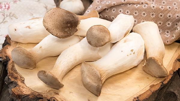 杏鲍菇炖肉需要焯水吗