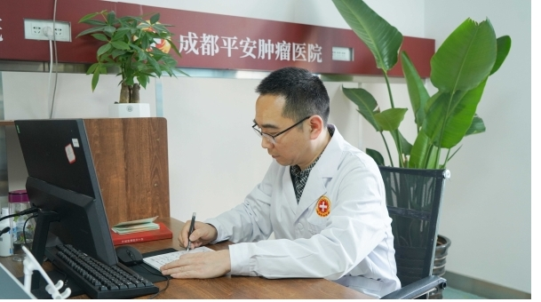 成都平安肿瘤医院胡伟利主任：患者心中的健康守护星