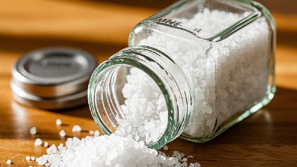 粗盐化成水是家里阴气太重吗
