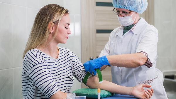 过了60岁，胆固醇高，医生提醒：要避免4个常见错误，血脂安全降