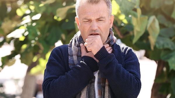 胆固醇高会引起口臭吗