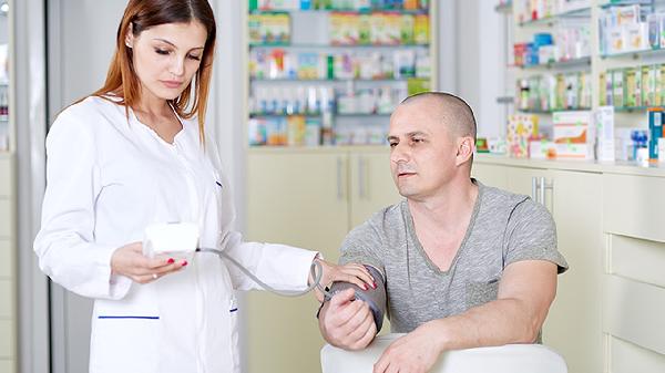 眼睛是高血压的“信号灯”？告诫：眼睛若有这 3 个症状，赶紧就诊