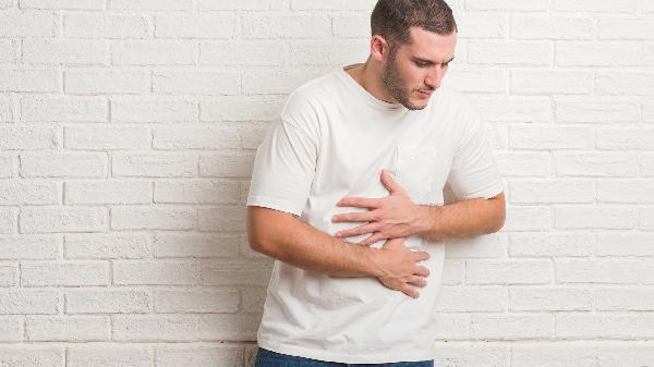 男性左下腹疼痛大便不成形