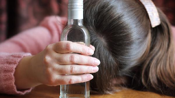 男人靠喝酒解压健康吗