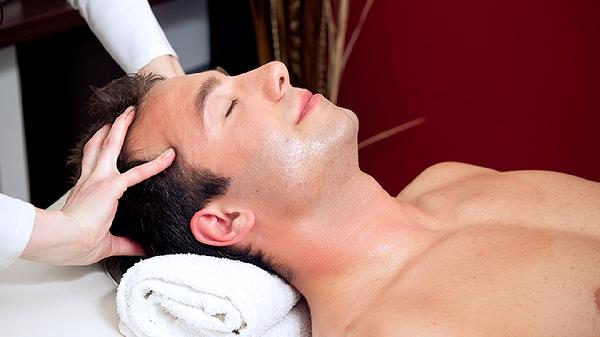 按摩睾丸提高性功能的方法