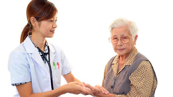 70多岁的老人血糖高到26点怎么治