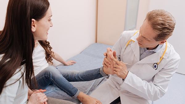 女人泡脚时间长了会怎么样