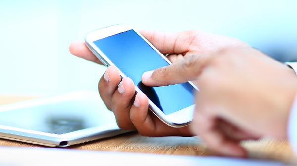 12岁孩子该不该买手机呢