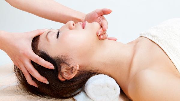 皮肤干燥缺水什么原因导致的