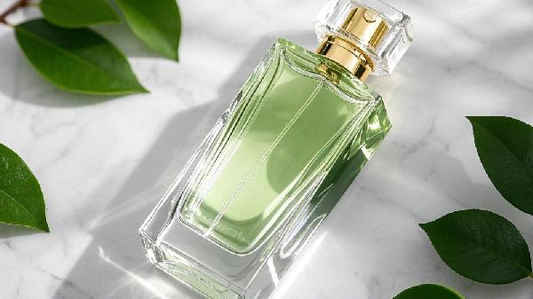 香水喷头皮上对头发有伤害吗