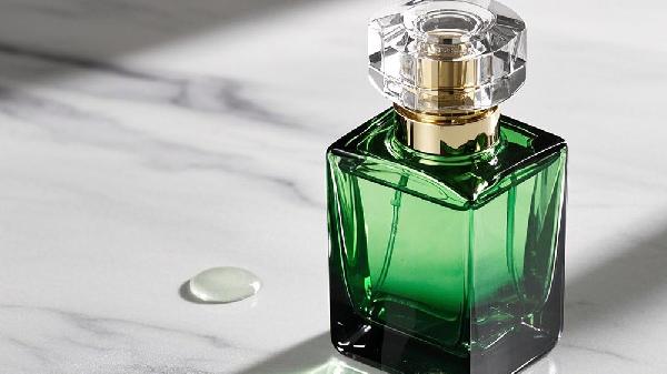 香水喷头发有什么危害