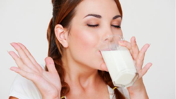 牛奶是修复胃部的“加速剂”？医生：这4种食物皆有助于修复胃部
