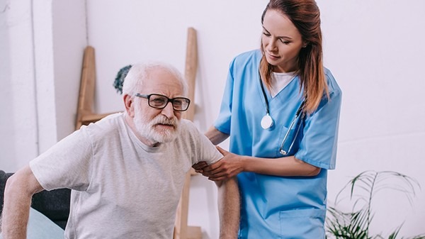 52岁男子患有脂肪肝，喝菊花茶半年，体检时身体状况让医生都惊讶