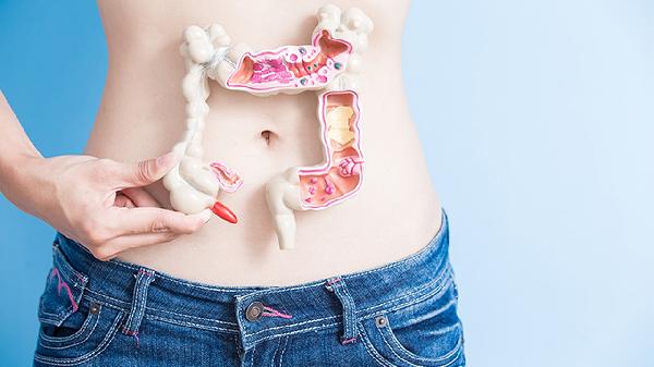 不疼不痒却查出结直肠癌？若吃饭时有这3种异常，别小瞧尽早就医