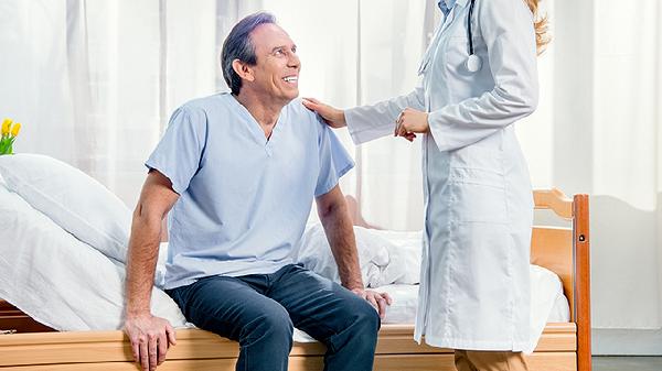 43歲男子腎衰竭離世，家人崩潰大哭，醫(yī)生怒斥：3種行為不能忽視
