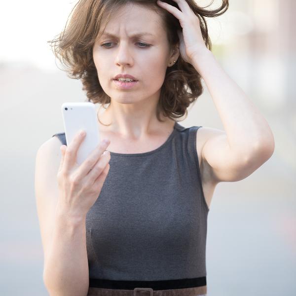 手机可以放在床头睡觉吗