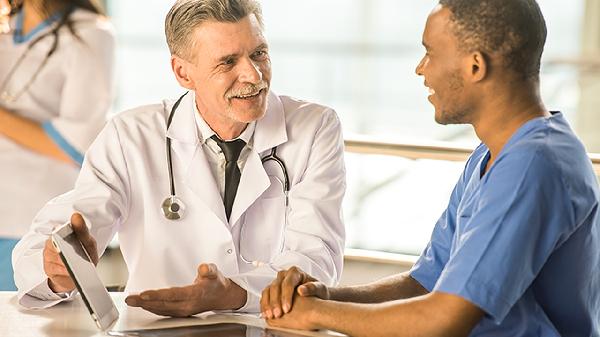 39岁女子体检查出骨癌，平时爱散步早睡早起，丈夫：就是拦不住她