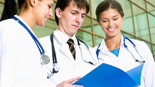 56岁男子每天只吃蔬菜不吃肉,半年后肾衰住院,医生:无知惹的祸