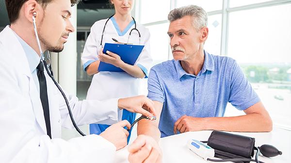 医生提醒：老年人不想血管堵塞，宁可饿着，也别乱吃这几类早餐！