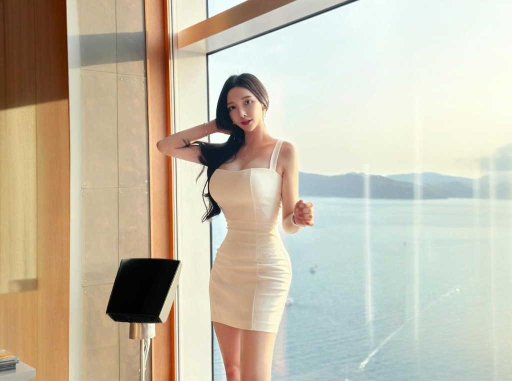 中年女性如何展现优雅：素颜与简约穿搭，她们的美丽源自灵魂深处
