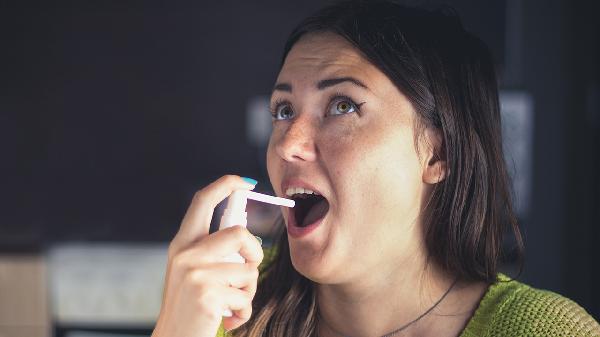 女性口臭是怎么引起的