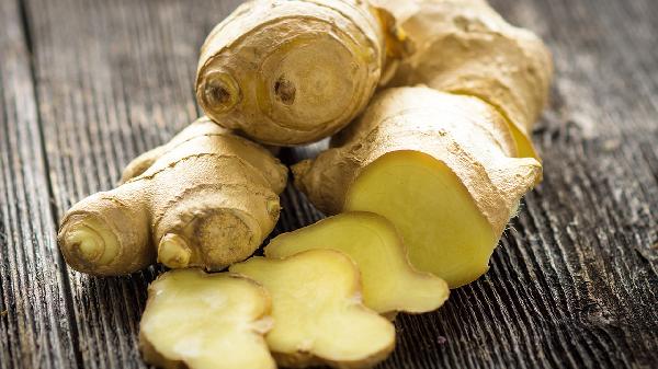 生姜是心梗的“刺客”？提醒：不想给血管添堵，2种食物尽量少碰