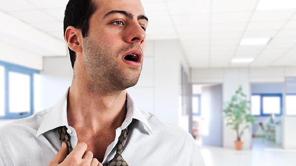 喉结上方有肿块有点疼怎么回事