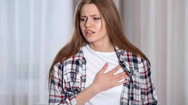 57岁女子查出乳腺癌，失声崩溃痛哭：都是自己无知惹的祸！