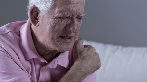 老年人肩周炎选择中医好还是看西医好