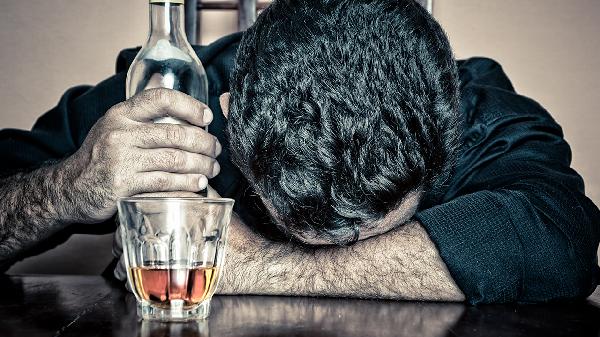 喝醉酒后一直吐怎么办