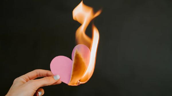 有家的男人和离婚的女人在一起好吗