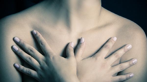 右锁骨骨折多久可以自己吃饭