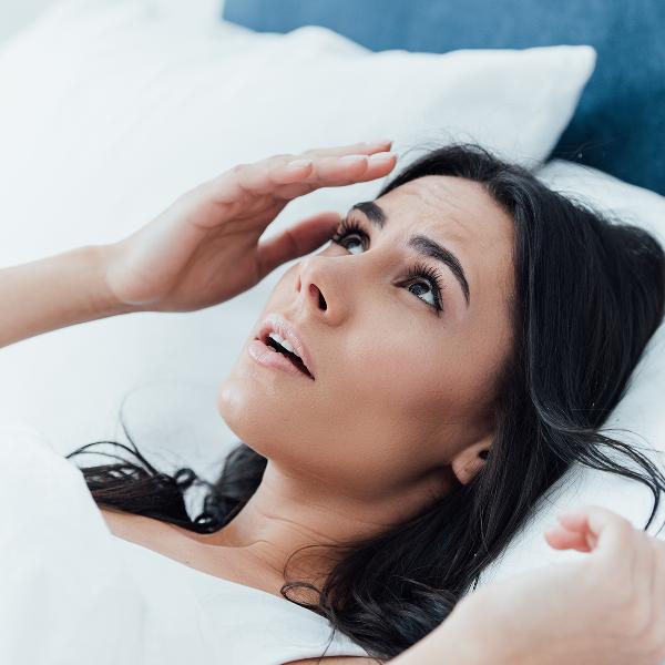 平躺着抬腿可以练腹肌吗