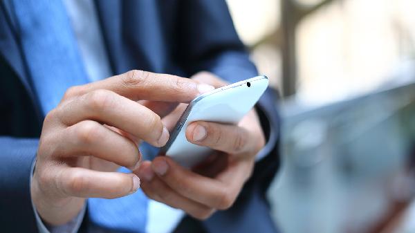 高二学生手机成瘾如何解决