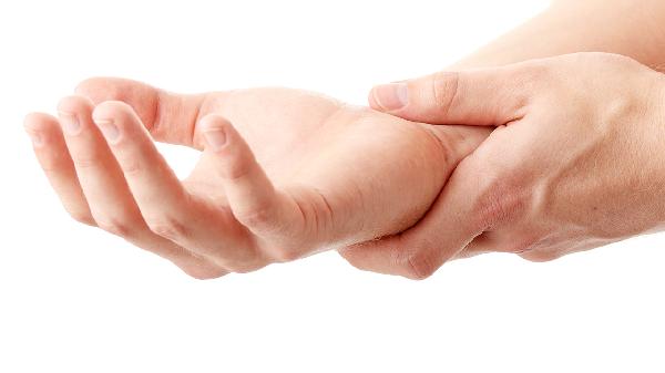 中指腱鞘炎的癥狀表現(xiàn)有哪些 認識中指腱鞘炎的4個癥狀