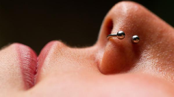 脸歪下颌骨不对称挂什么科