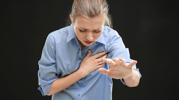 右腋下20公分处肋骨痛怎么回事，怎么办