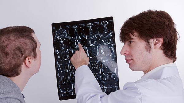 48岁男子腰痛1个月才就医,医生惋惜:耽误了,寿命只剩不到半年