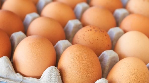每天1个鸡蛋是“心血管杀手”？研究：这类人注意2点