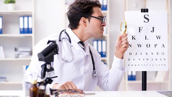 白天视力正常晚上视力模糊有哪些治疗措施