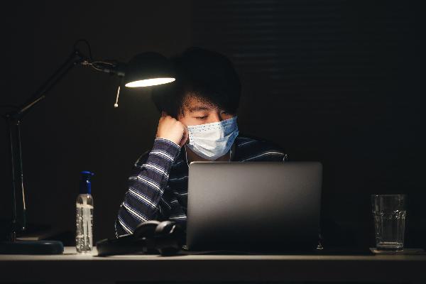 晚上睡4个小时白天睡3个小时算熬夜吗