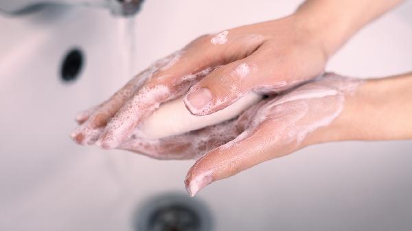 洗手盆與水管接口滲水破個小洞怎么辦