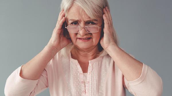 70歲老人凌晨34點就醒了什么原因