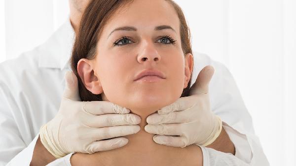 女人得甲狀腺癌的12個預兆