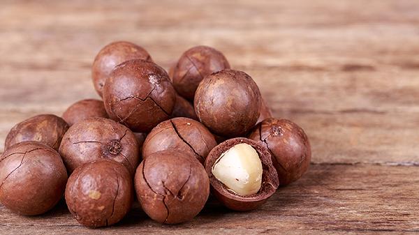 没有加工过的夏威夷果怎么打开